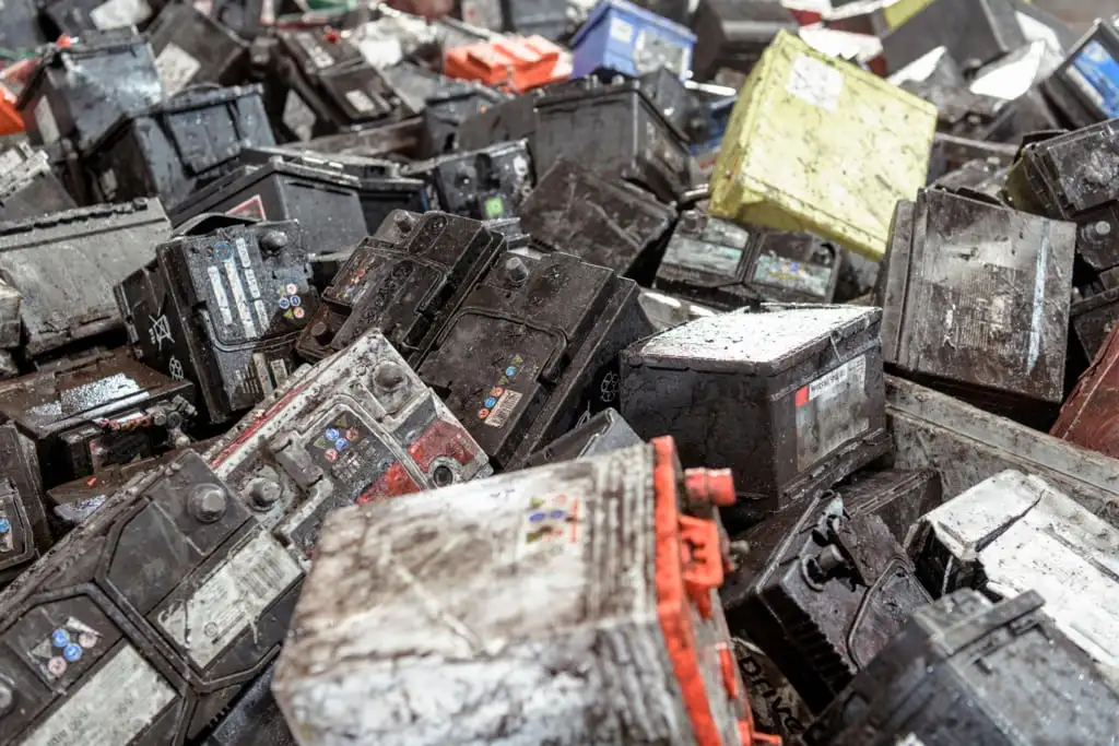 Ανακύκλωση μπαταριών αυτοκινήτου και scrap