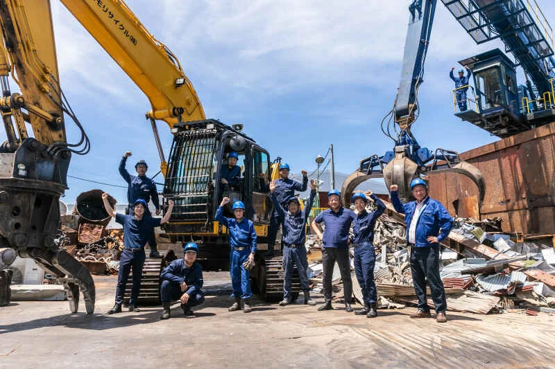 Ομάδα Vrettos Scrap σε χώρο ανακύκλωσης μετάλλων